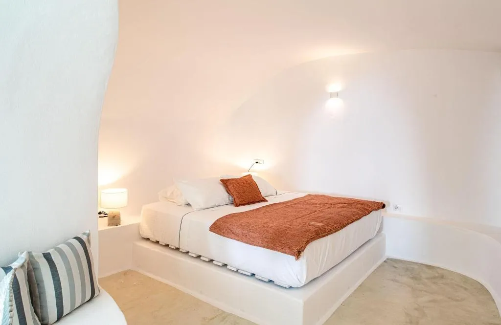 Room, Heavens Edge by Mr and Mrs White, Santorini