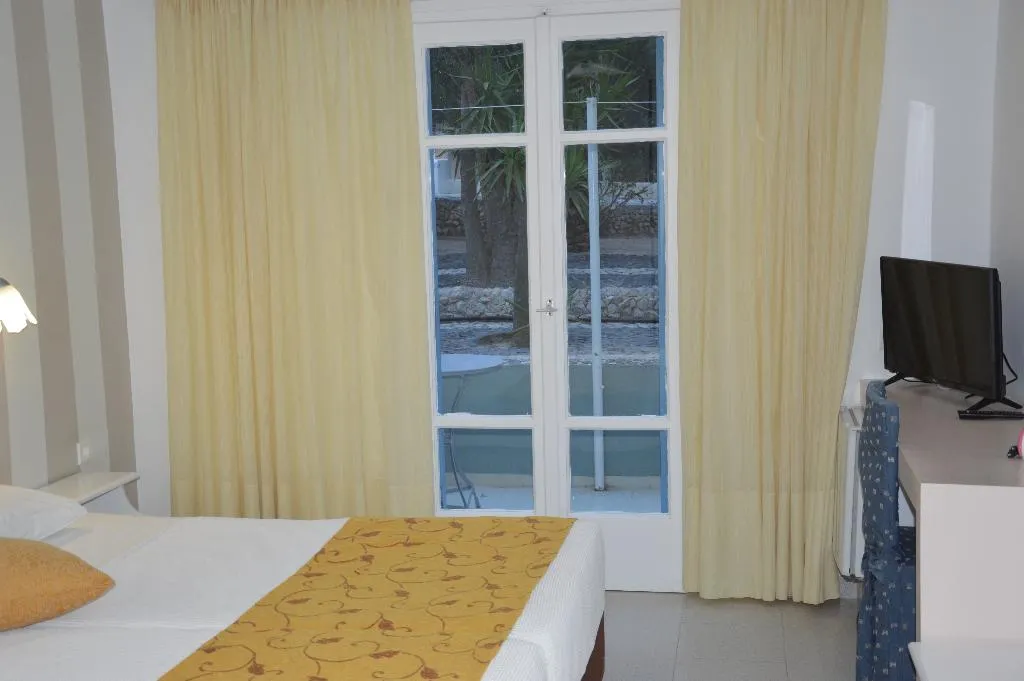 Double or Twin GARDEN VIEW Room, Pantheon Hotel, Santorini