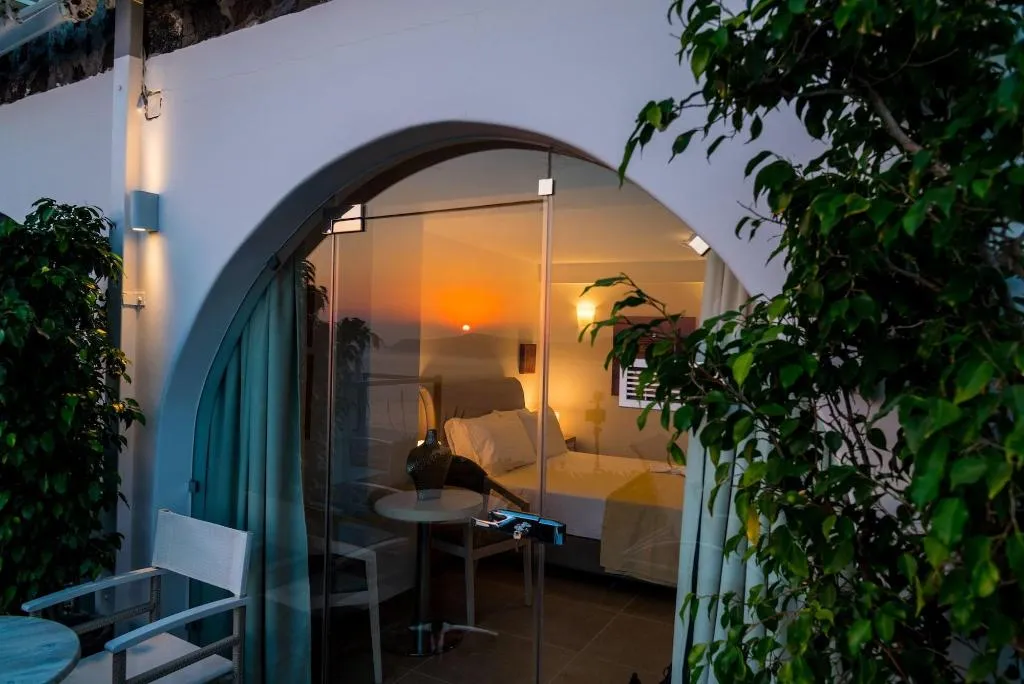 Room, Kratiras View Luxury Suites, Santorini