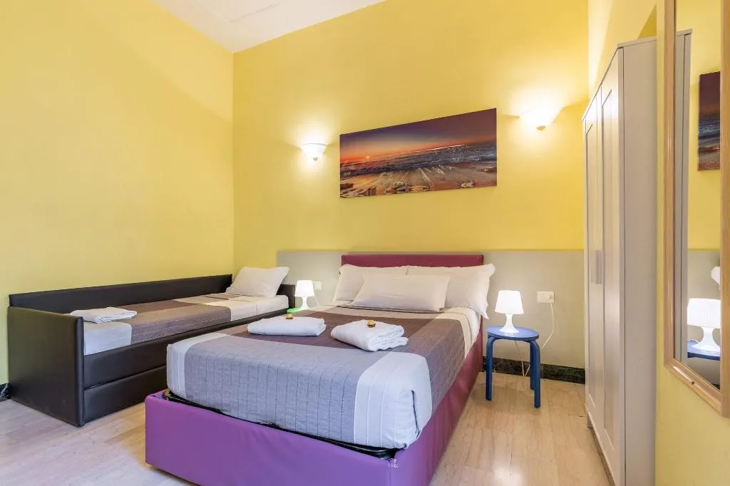 Room, Do Domus, Naples