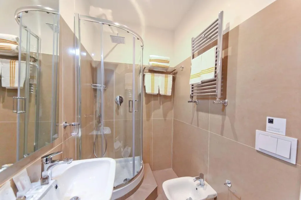 Room, 7Th Floor Suite, Naples