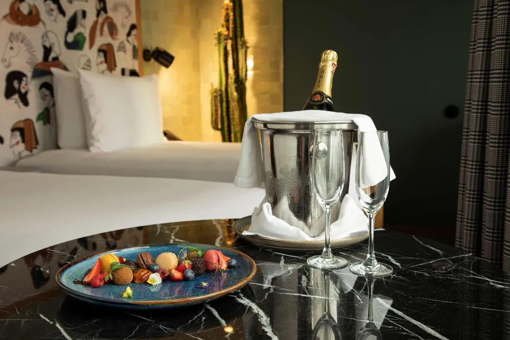 Room, Se Catedral Hotel Porto, Tapestry Collection by Hi, Porto