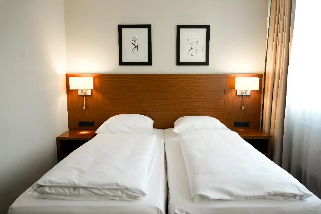 Double or Twin STANDARD Room, Sylter Hof Berlin, Berlin