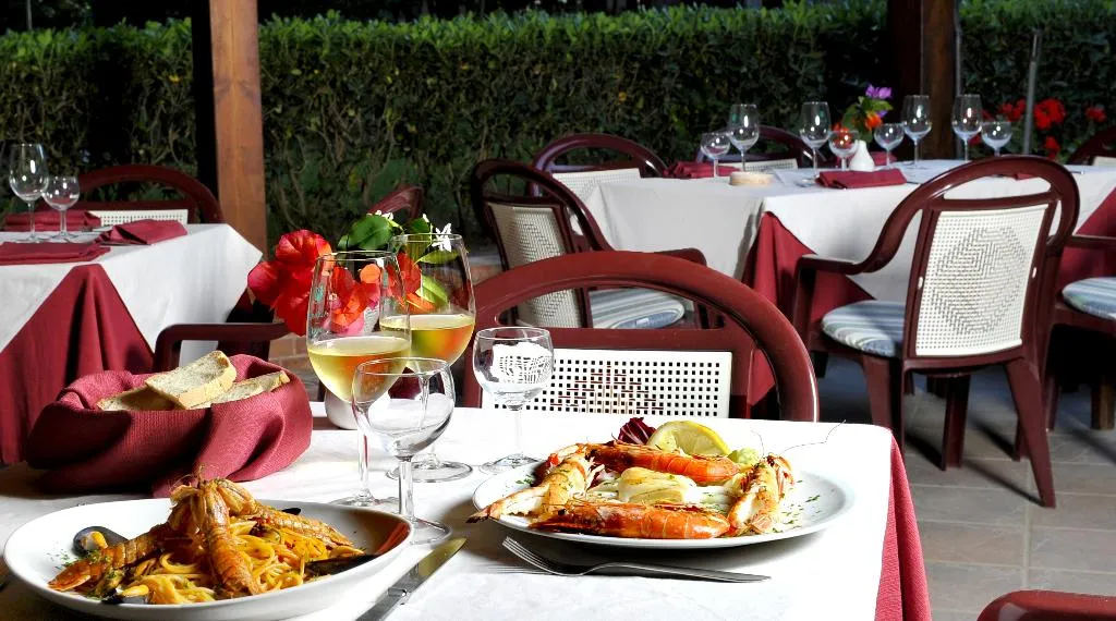 Restaurant, La Serra Holiday Village & Beach Resort, Naples
