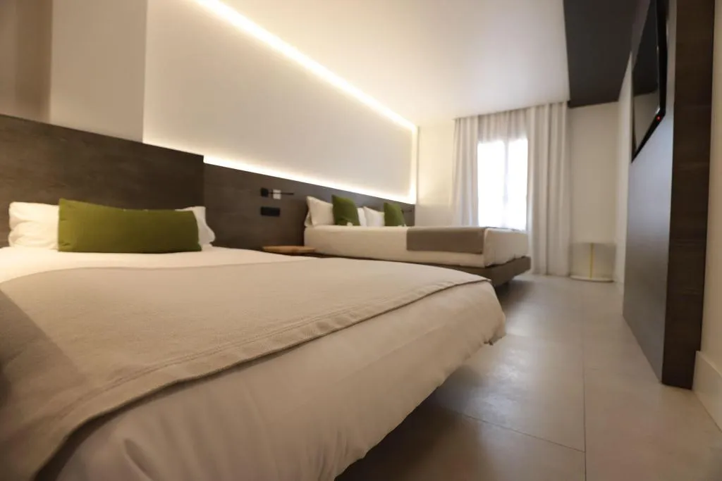 JUNIOR SUITE QUEEN SIZE BED Room, Myr Plaza Mercado & Spa, Valencia