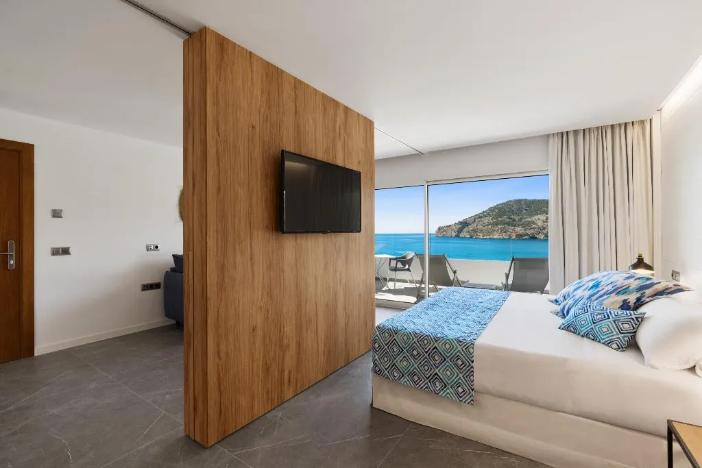 Room, Cabau Bahia Camp de Mar Suites, Majorca