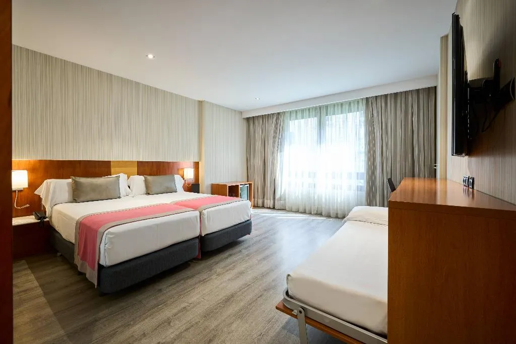 TRIPLE STANDARD Room, Catalonia Barcelona 505, Barcelona