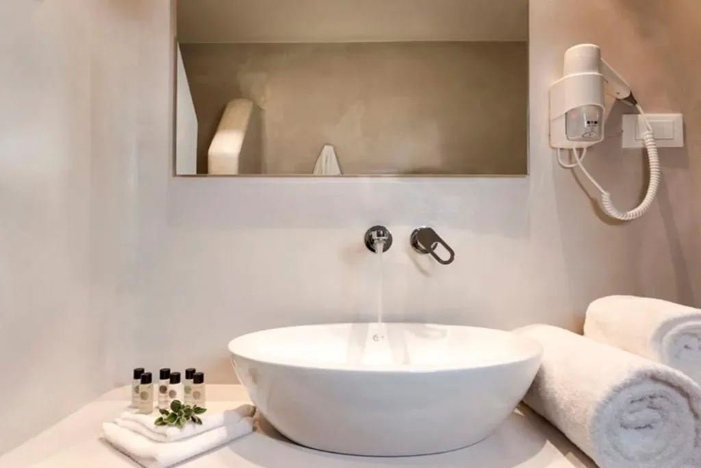 DOUBLE SUPERIOR Room, Strogili, Santorini
