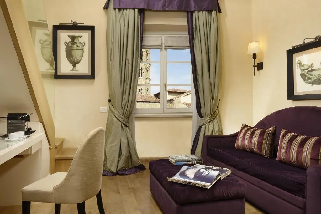 JUNIOR SUITE WITH VIEWS Room, San Firenze Suites And Spa, Florence