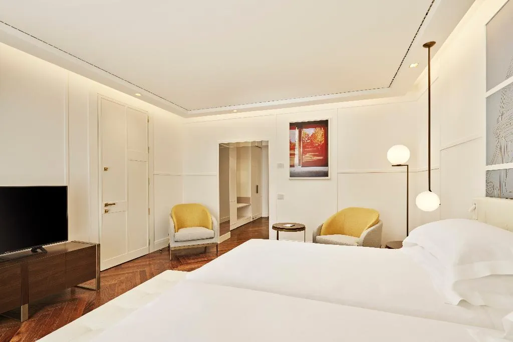 TWIN SUPERIOR Room, de Bonart Naples-Curio Collection by Hilton, Naples