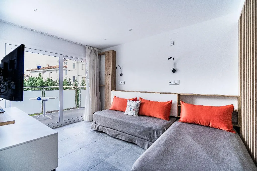 APARTMENT CAPACITY 4 Room, Sunway Apollo, Costa Brava