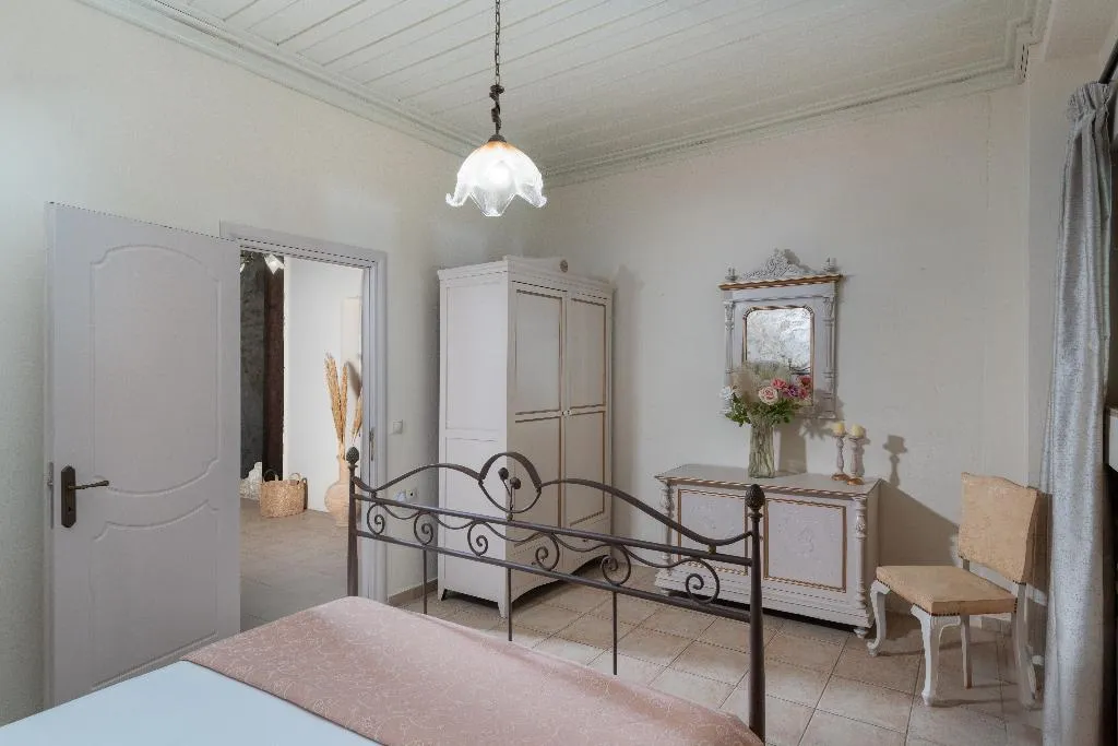 SUITE STANDARD Room, Arhontiko Archanes Suites, Crete