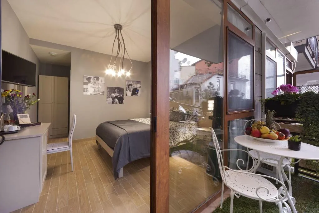 DOUBLE QUEEN SIZE BED Room, B B Sorrento Queen, Naples