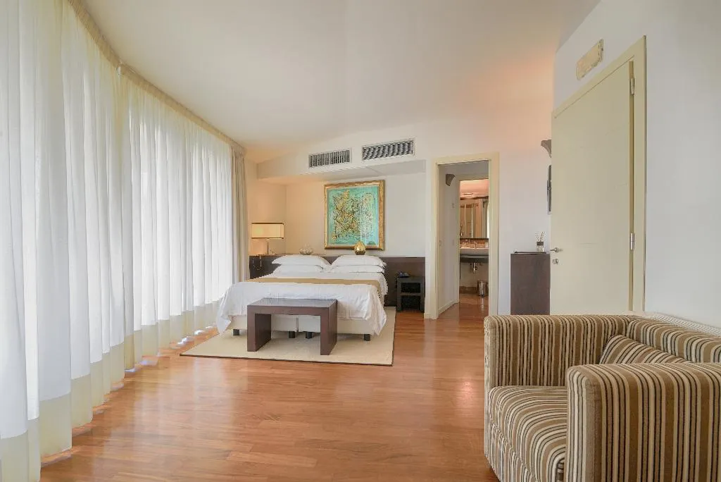 JUNIOR SUITE SUPERIOR Room, Eden Rock Resort, Florence