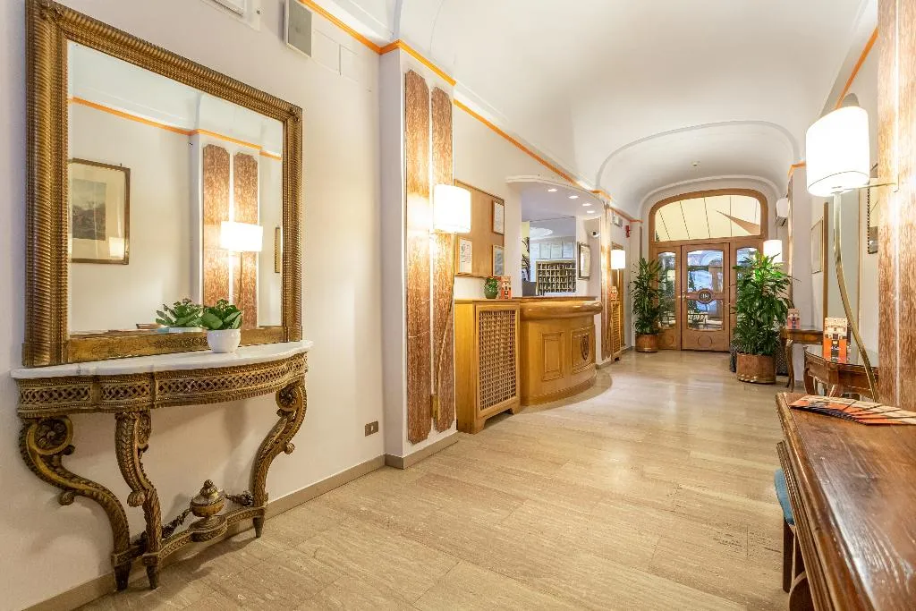 Lobby, Medici, Rome