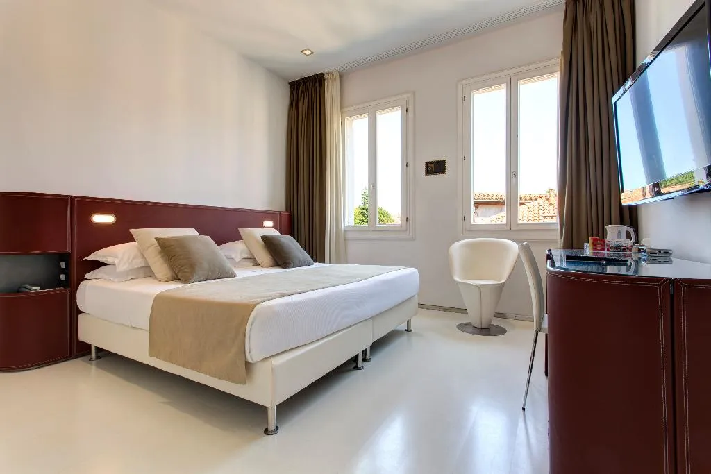 Double or Twin SUPERIOR Room, Hotel Biasutti, Venice