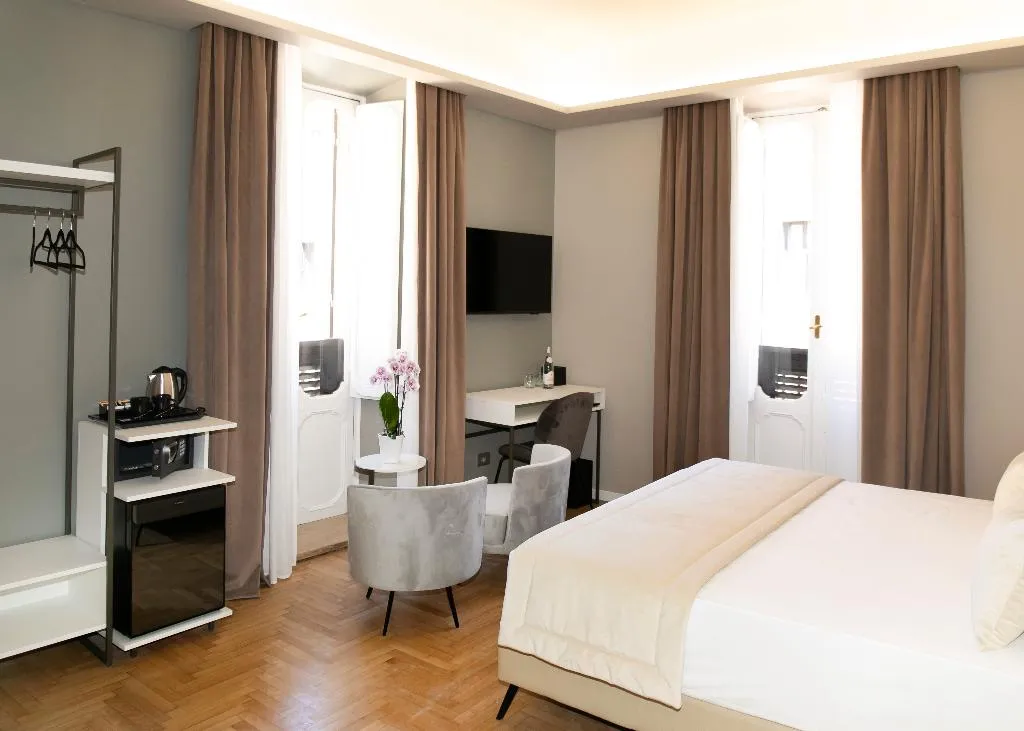 DOUBLE DELUXE Room, Caravita, Rome
