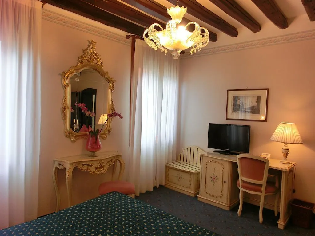 Room, Hotel Diana, Venice