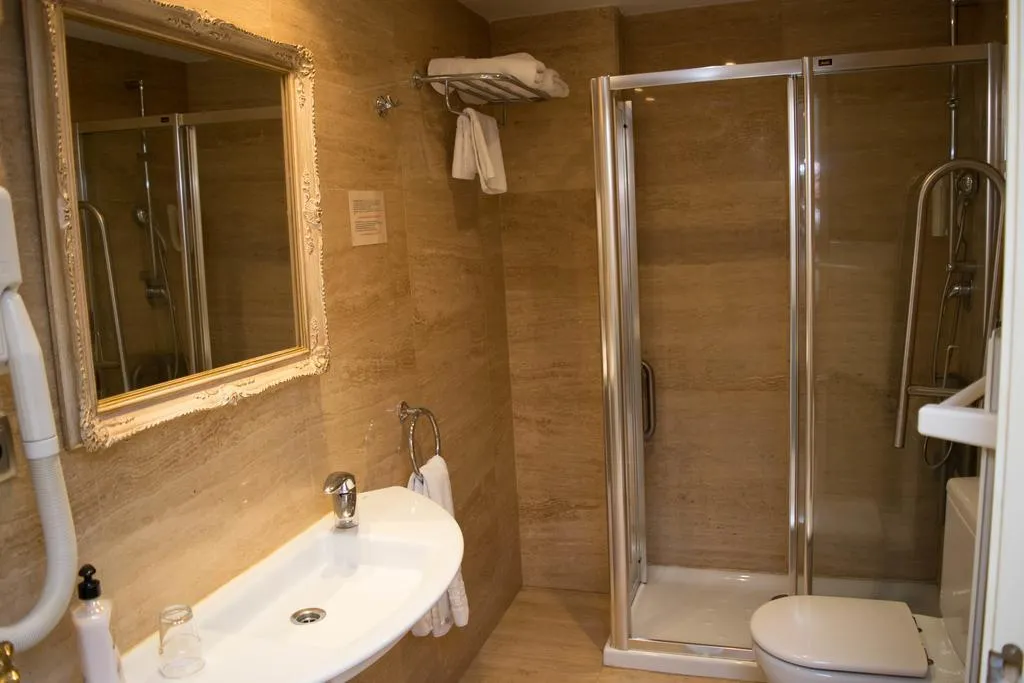 Room, Caballero Errante, Madrid
