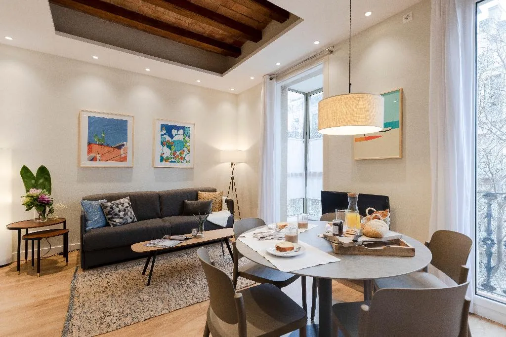 APARTMENT CAPACITY 4 TWO BEDROOMS Room, Aspasios Urquinaona Design, Barcelona