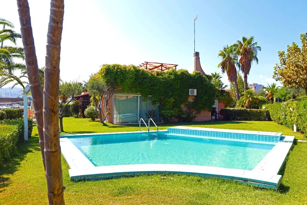 VILLA WITH PRIVATE POOL Room, Portorosa Residence, Catania