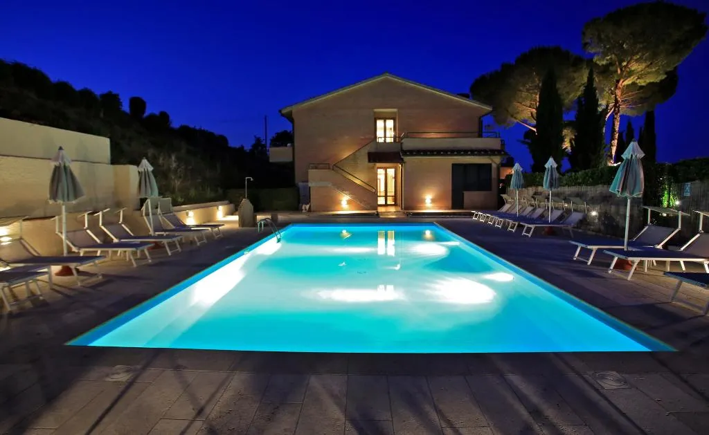 Pool, Le Colline, Florence