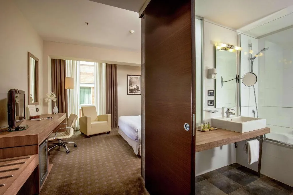 SINGLE STANDARD Room, DoubleTree by Hilton Milan, Milan