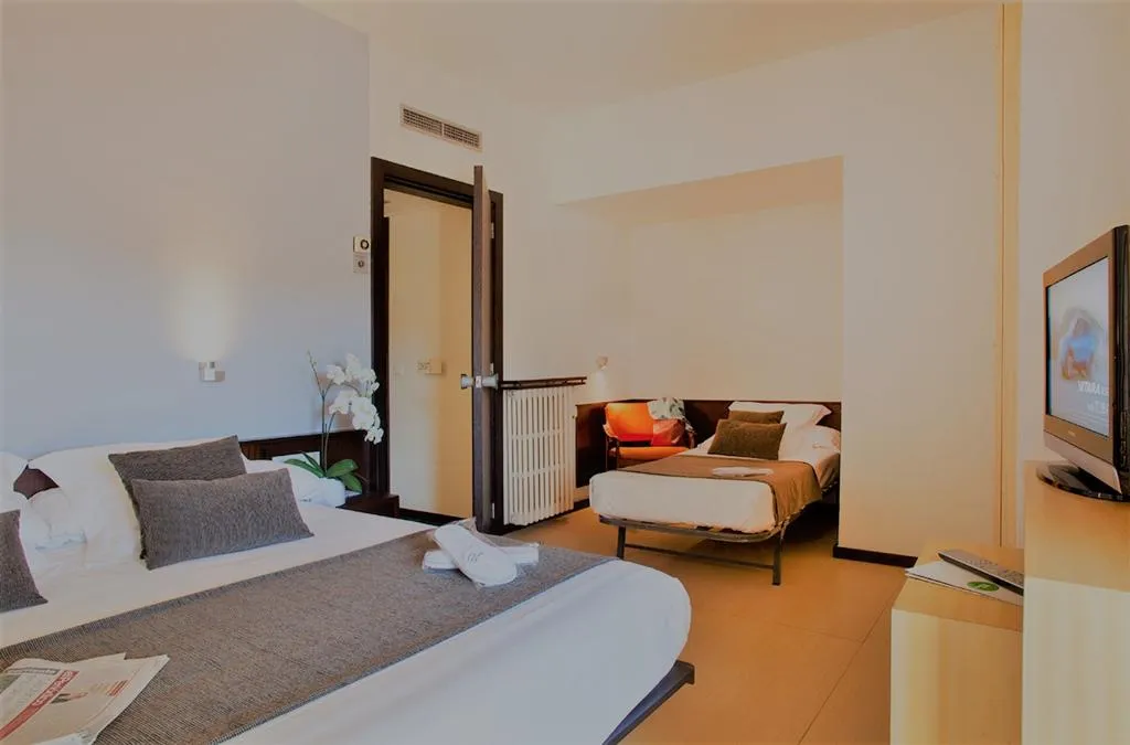 TRIPLE STANDARD Room, Hotel Emporda, Costa Brava