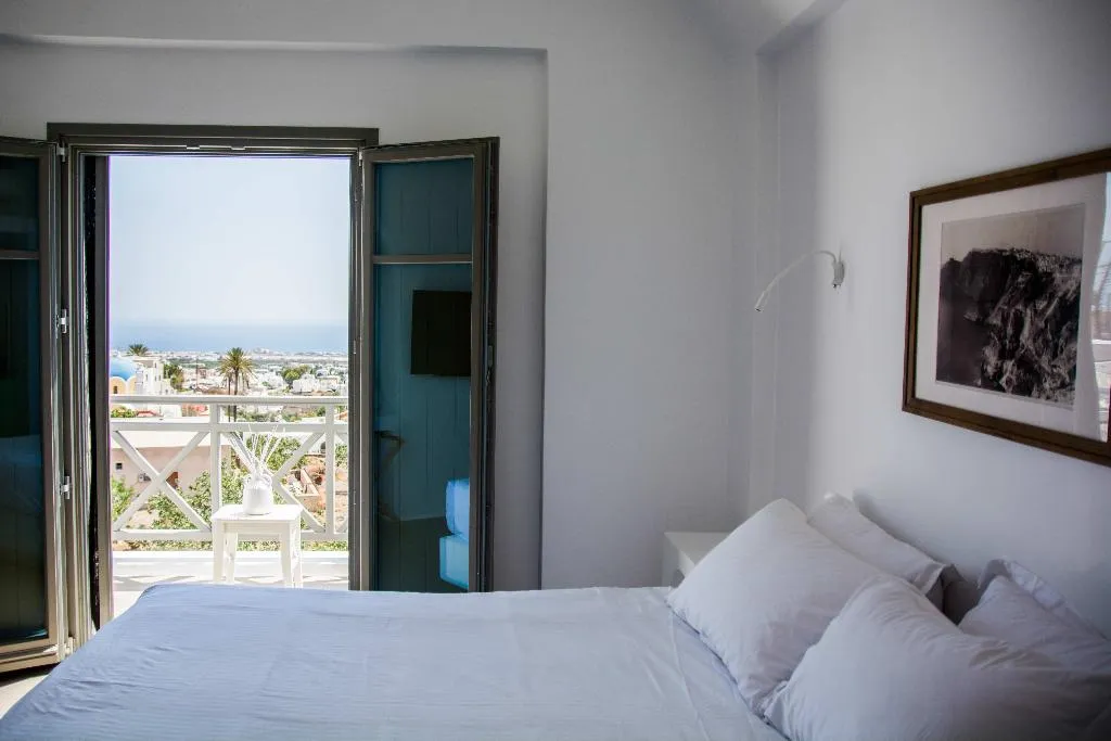 SUITE WITH JACUZZI Room, Amphitrite Suites Santorini, Santorini