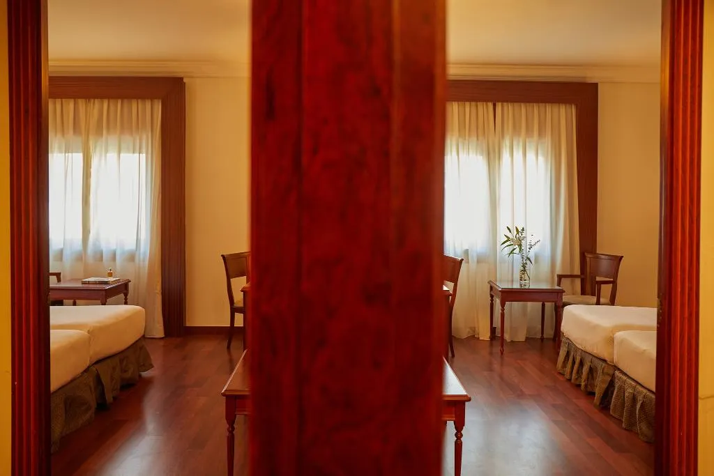 FAMILY ROOM STANDARD Room, El Avenida Palace, Barcelona