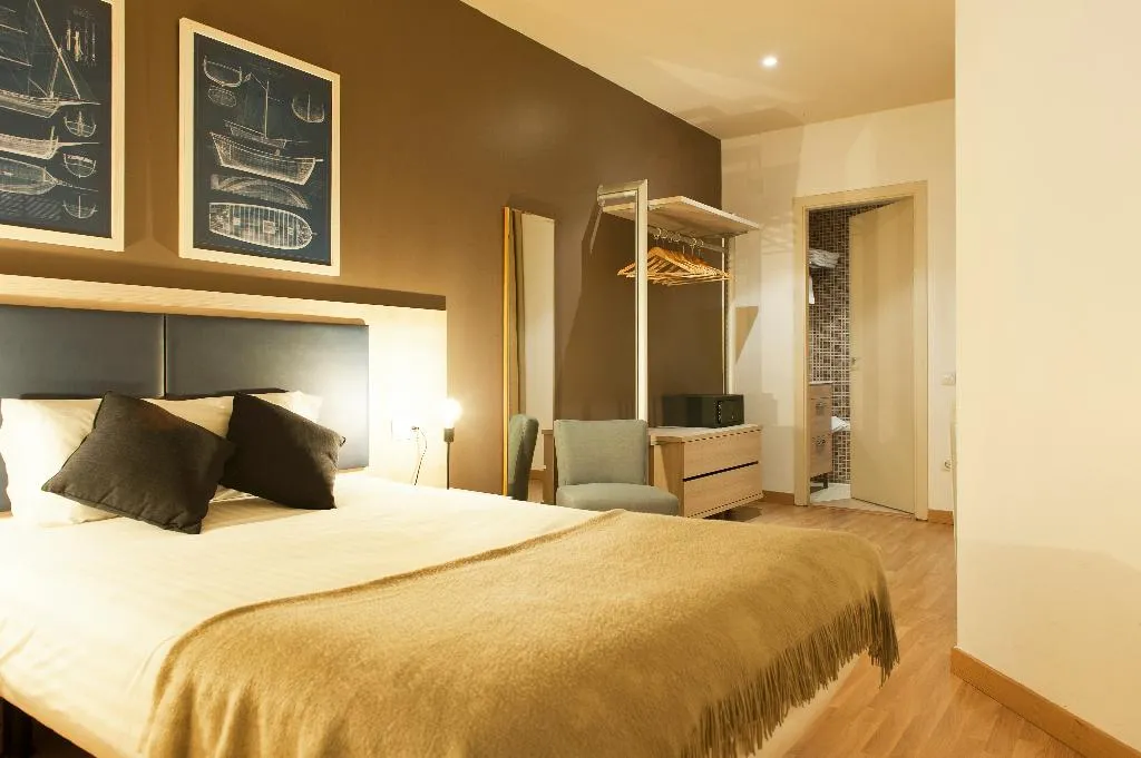 APARTMENT TWO BEDROOMS Room, MH Apartments Ramblas, Barcelona