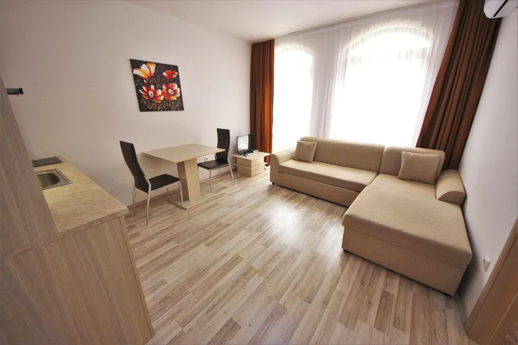 APARTMENT POOL VIEW Room, Menada Tarsis Apartments, Bourgas