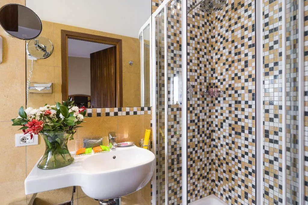 Double or Twin STANDARD Room, Carrobbio, Milan