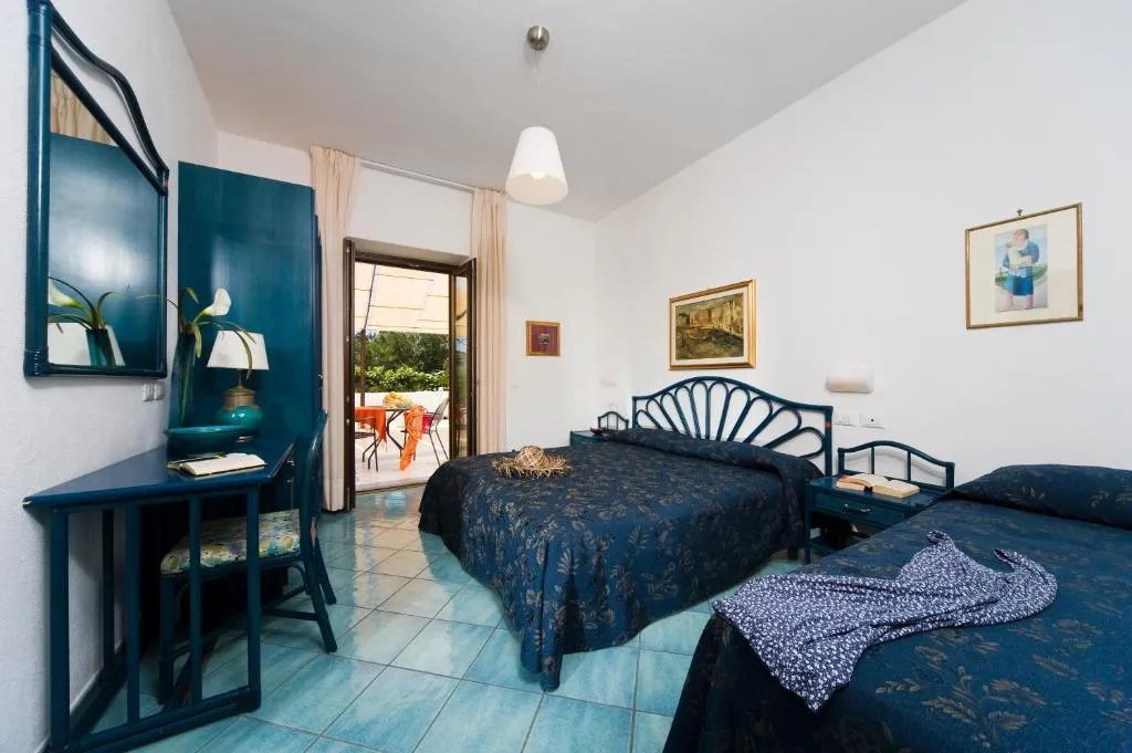 QUADRUPLE STANDARD Room, Ideal, Naples