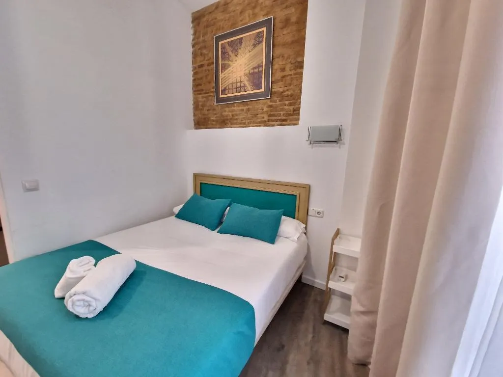 DOUBLE SINGLE USE ONE BED Room, Hotel y Apartamentos Doña Lola, Seville