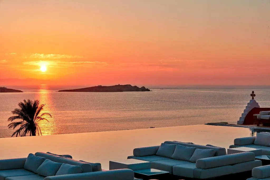 General view, Bill & Coo Suites and Lounge, Mykonos