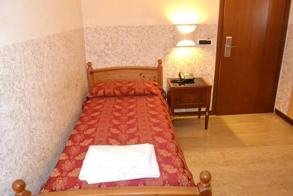 SINGLE STANDARD Room, Hotel Nettuno, Milan