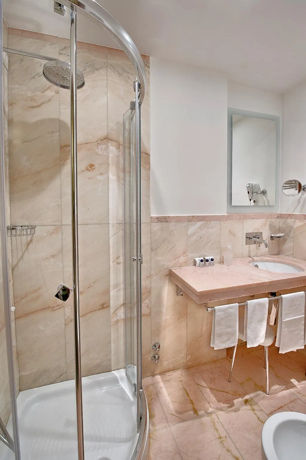 Room, Spagna, Venice