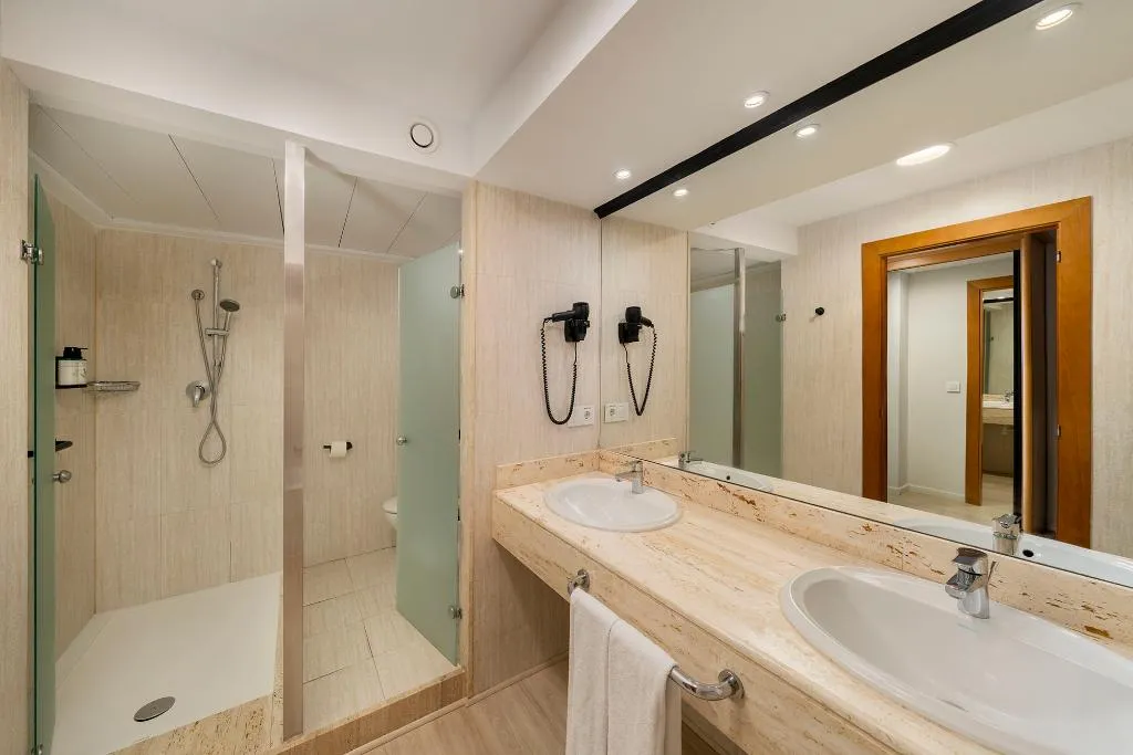 Double or Twin STANDARD Room, Peniscola Plaza Suites, Valencia