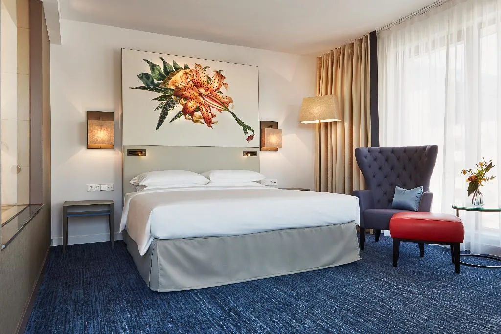 Room DELUXE KING BED Room, Hyatt Regency Amsterdam, Amsterdam