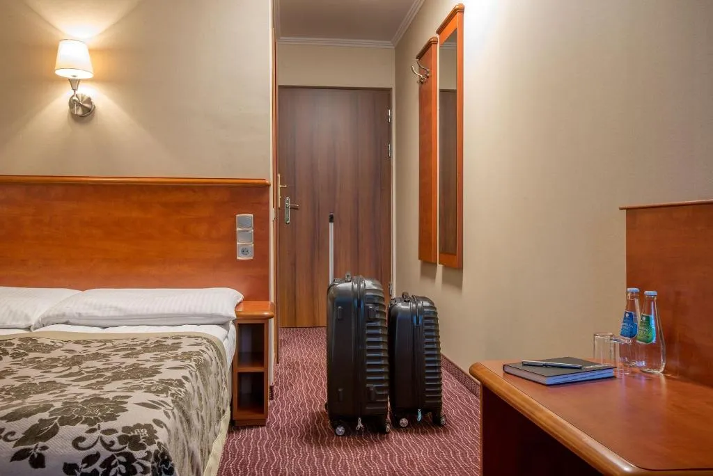 Room, Krakus, Krakow
