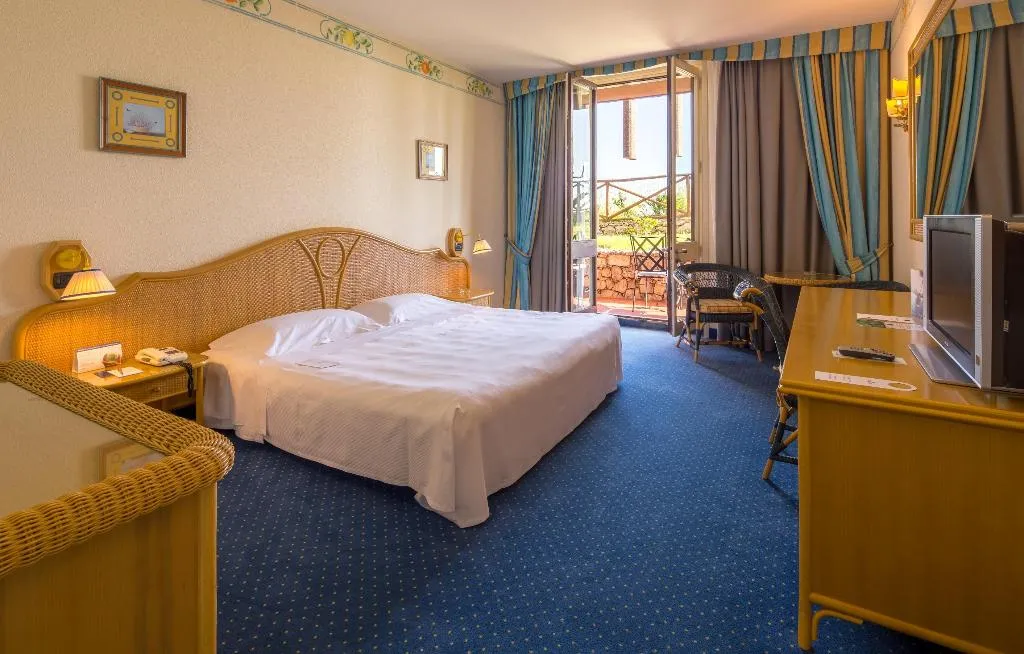 Double or Twin SUPERIOR GARDEN VIEW Room, UNA HOTELS Capotaormina, Taormina