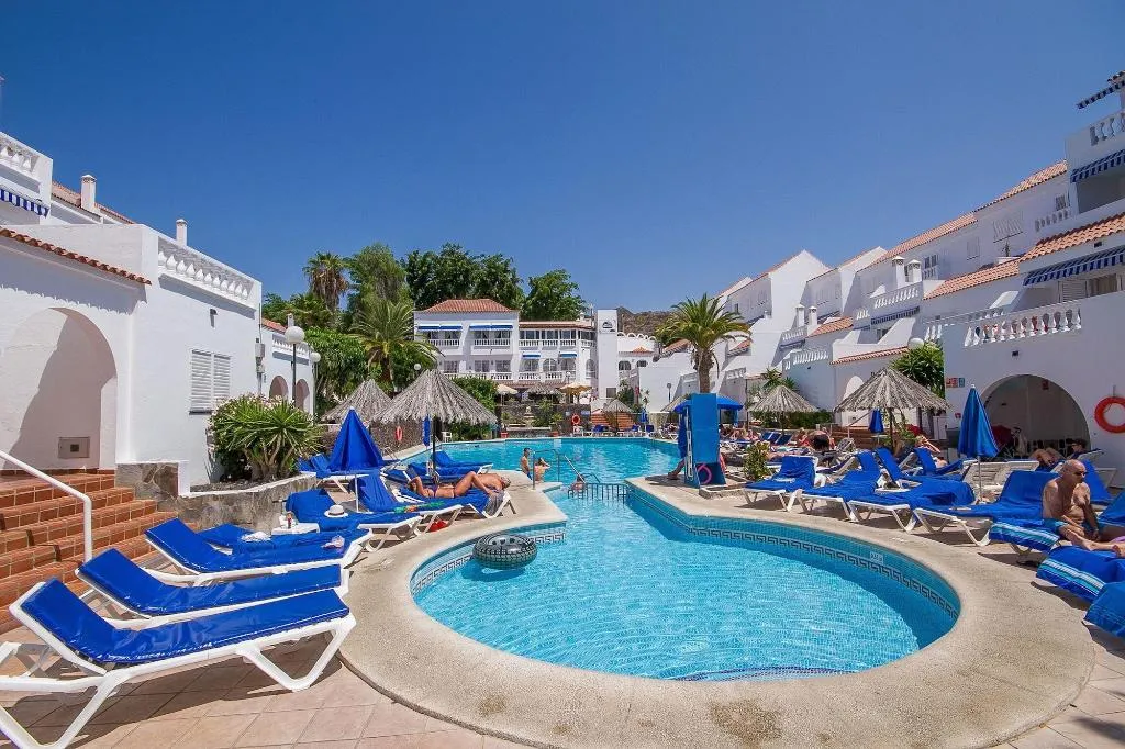 Sports and Entertainment, Los Claveles, Tenerife