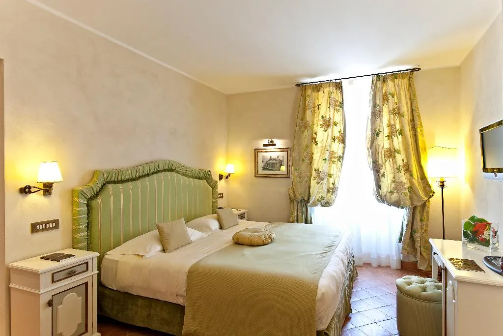TRIPLE SUPERIOR Room, Donna Camilla Savelli - VRetreats, Rome