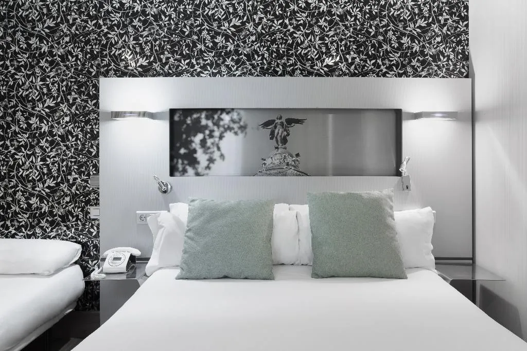 TRIPLE STANDARD Room, Petit Palace Plaza Mayor, Madrid