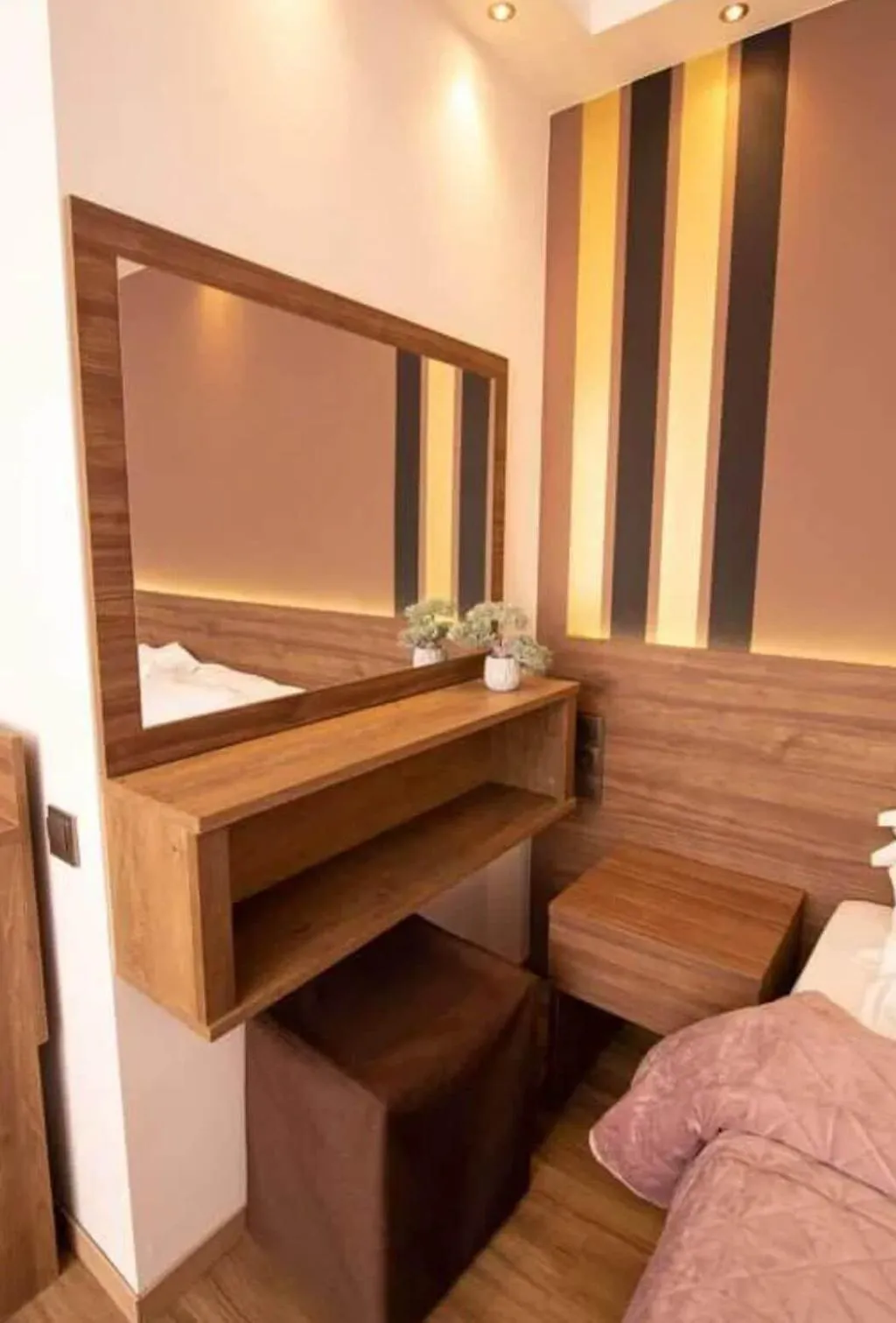 Room, Mont Helmos, Athens