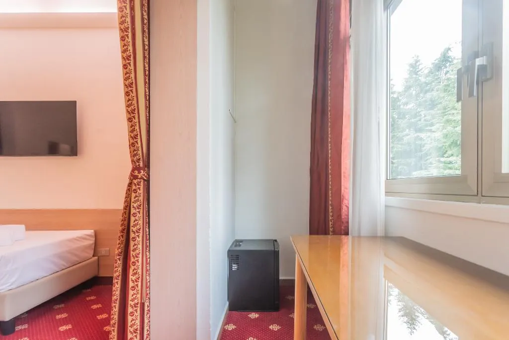 TRIPLE STANDARD Room, Polo, Milan