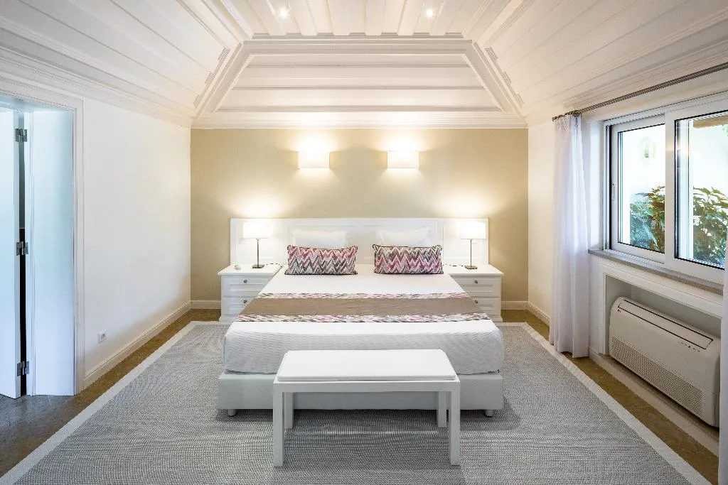VILLA SIX BEDROOMS TWO BATHROOMS Room, Shantivillas, Algarve