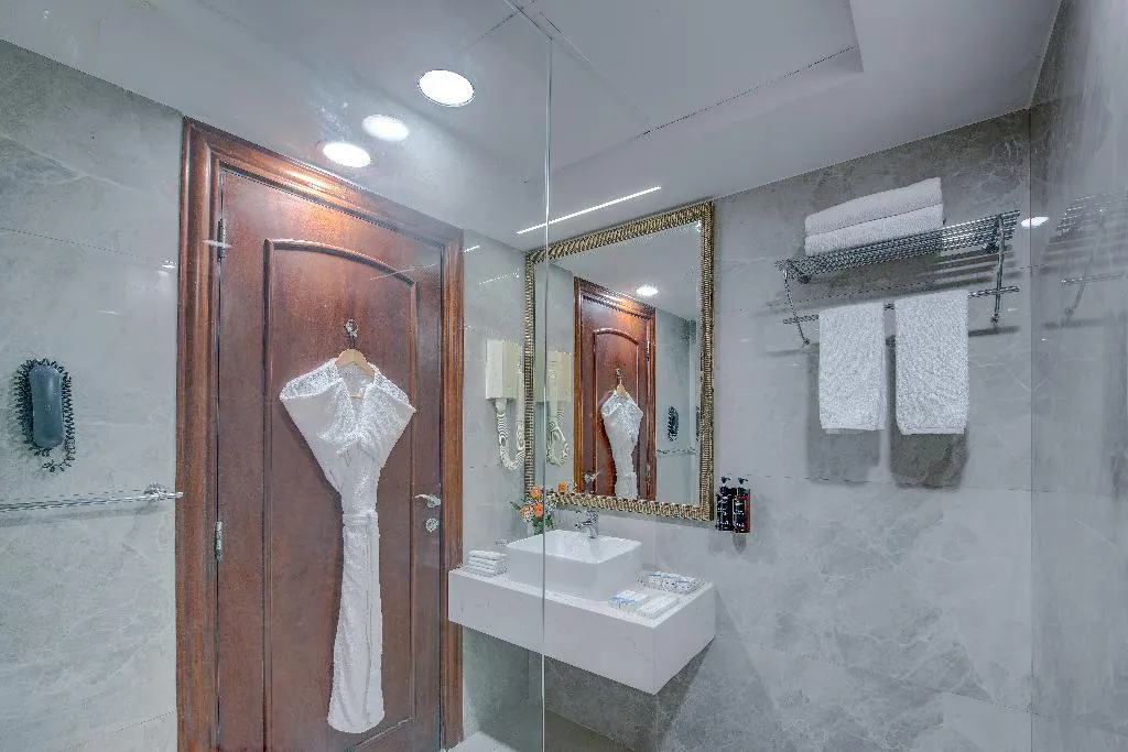 Double or Twin DELUXE Room, Howard Johnson Plaza by Wyndham Dubai Deira, Dubai