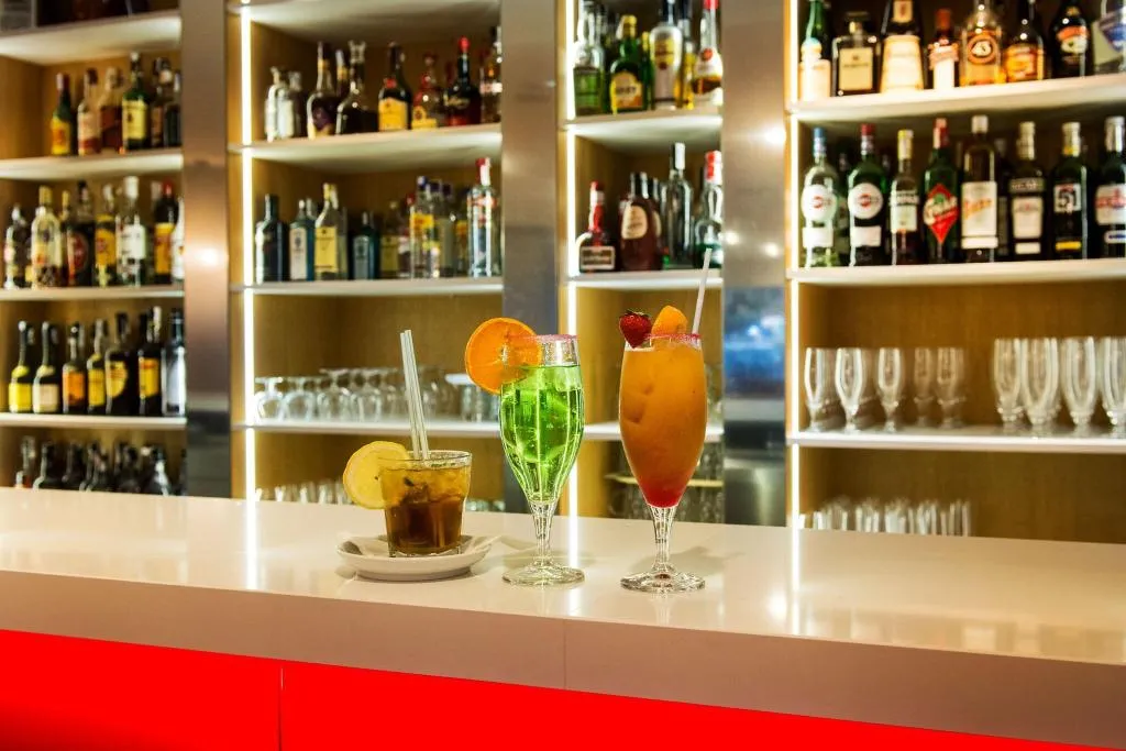 Bar, Montecarlo, Costa Brava